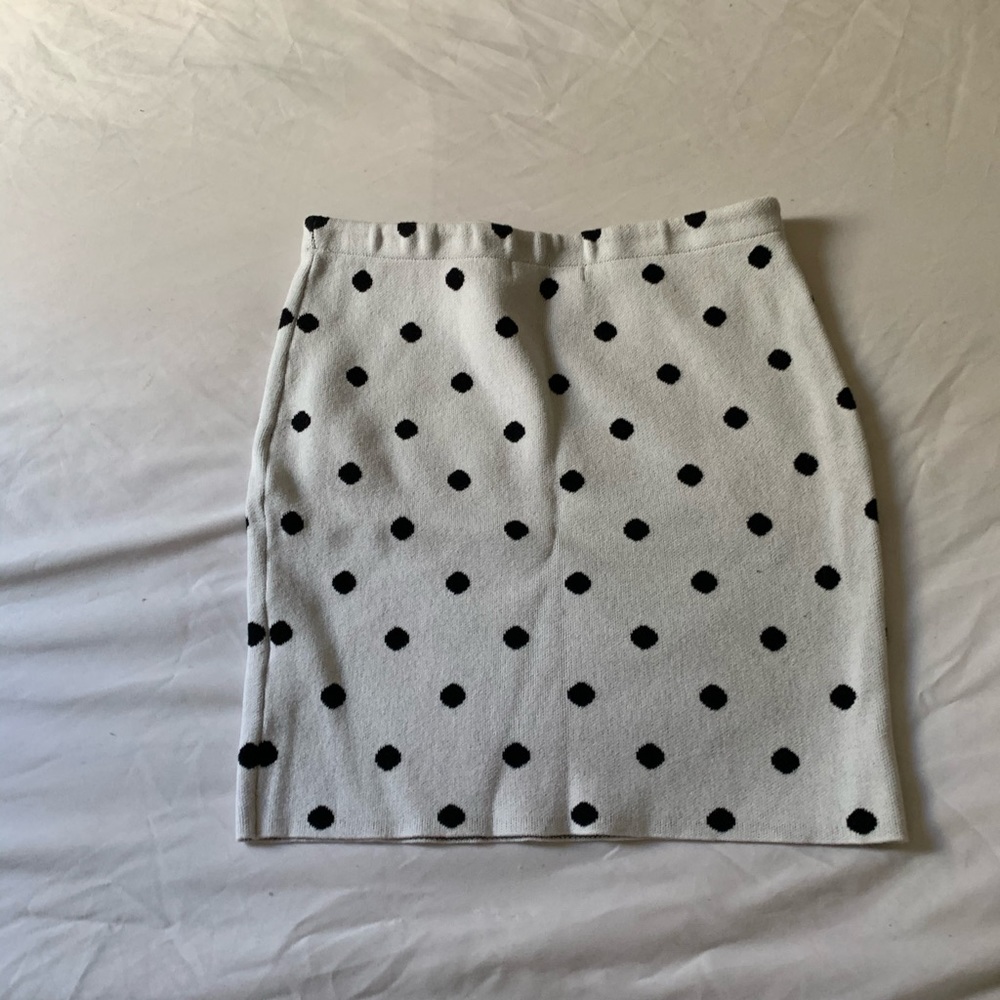 ⚫️⚪️Urban Outfitters Mini Polk a Dot Skirt⚪️⚫️